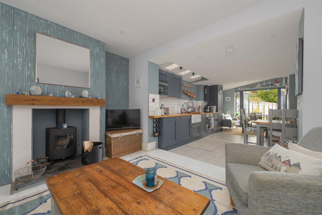 Property photo 2 of 17 Island Wall, Whitstable