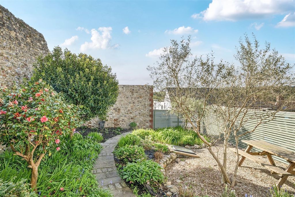 Property photo 3 of 27 8307Cbce-1628-4313-9962-112d55981d1c.Jpg