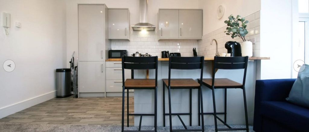 2 bed flat for saleCowbridge Road West, Cardiff CF5 photo 4