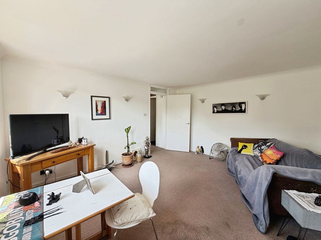 Property photo 3 of 7 Pbox-Img.Jpg