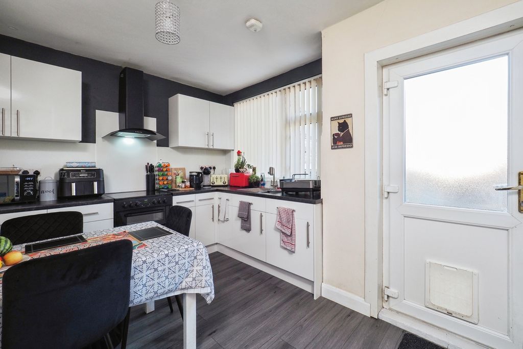 Property photo 3 of 19 Pbox-Img.Jpg