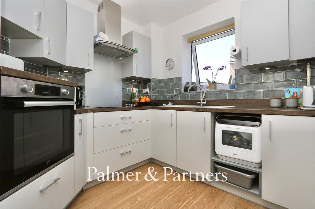 Additional image 8 of 2 bed flat for saleLower Brook Street, Ipswich, Suffolk IP4