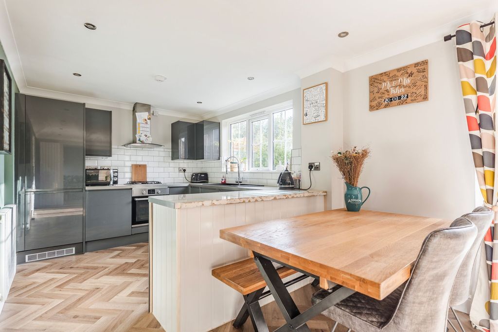 Property photo 3 of 23