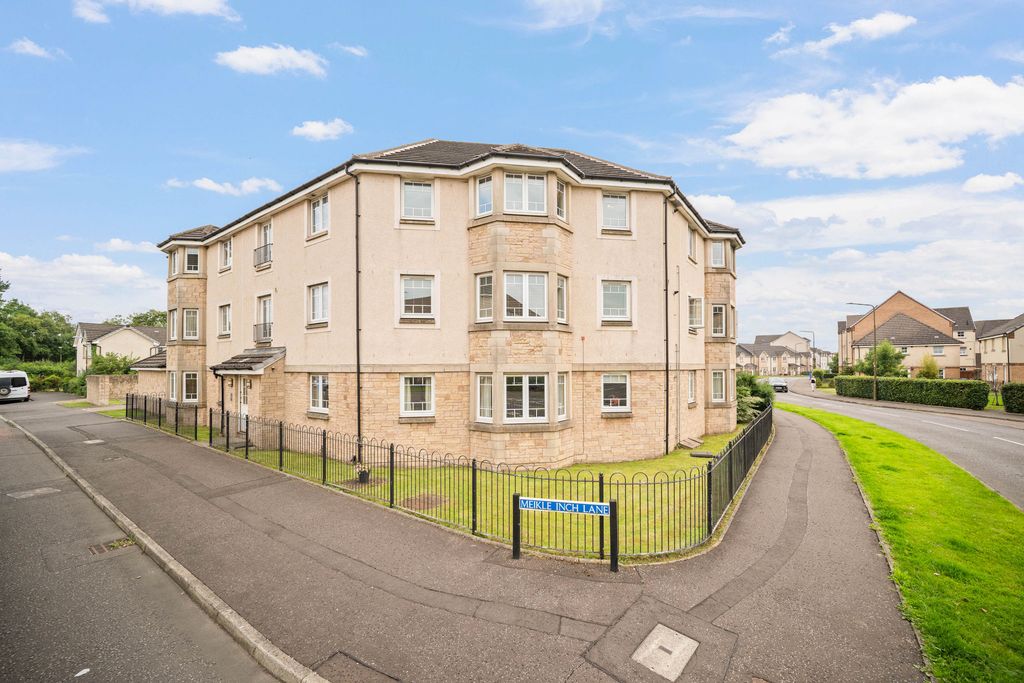 Property photo 1 of 11 16 Meikle Inch Lane 01