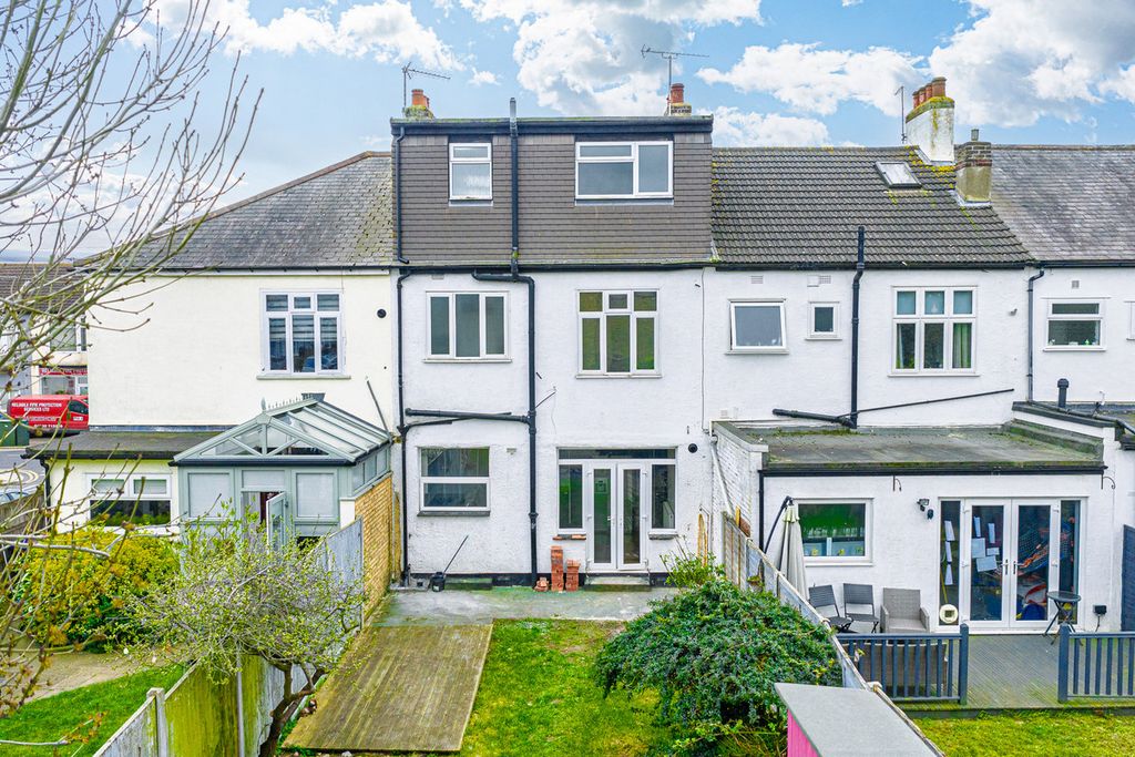 Property photo 3 of 32