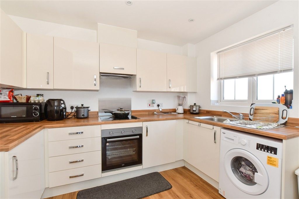 Property photo 3 of 7 Kitchen
