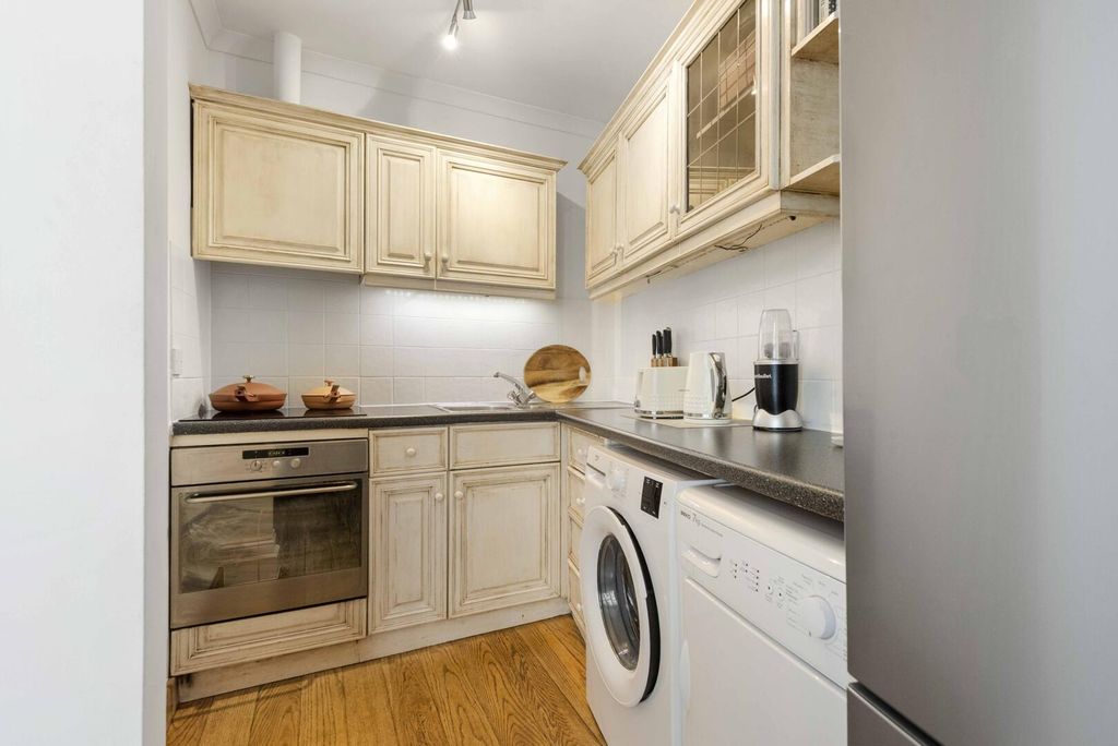 Property photo 2 of 11 Kitchen