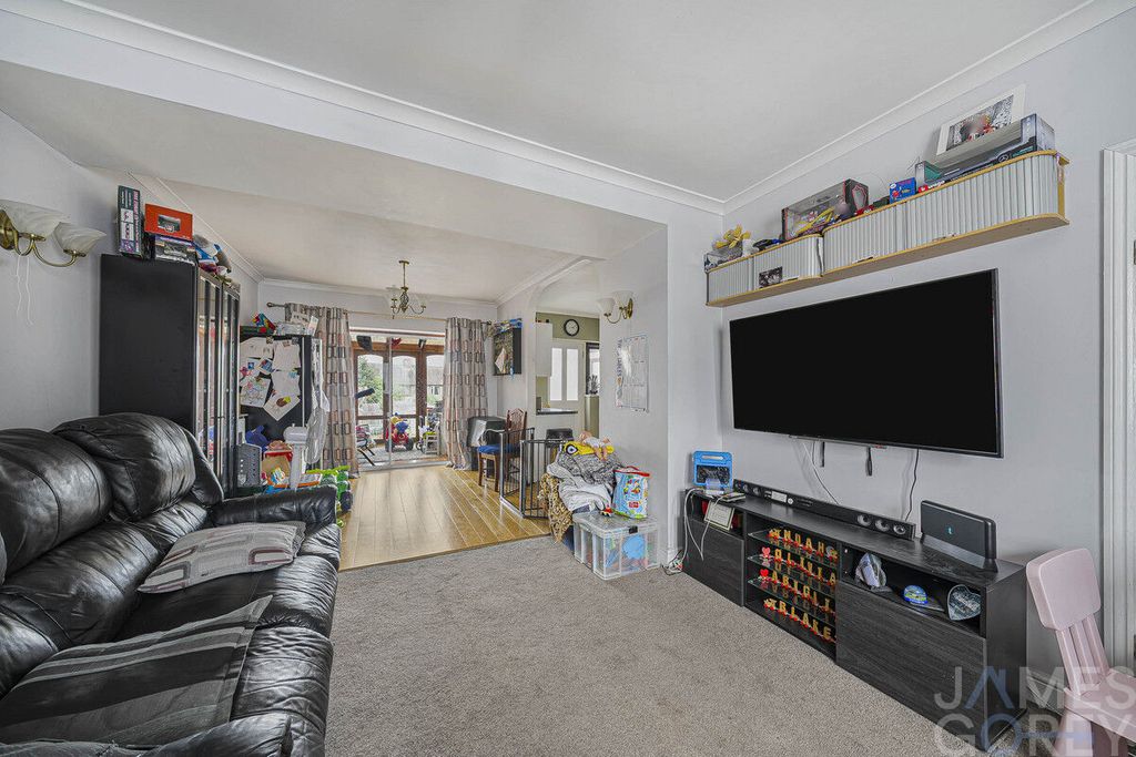 Property photo 3 of 23