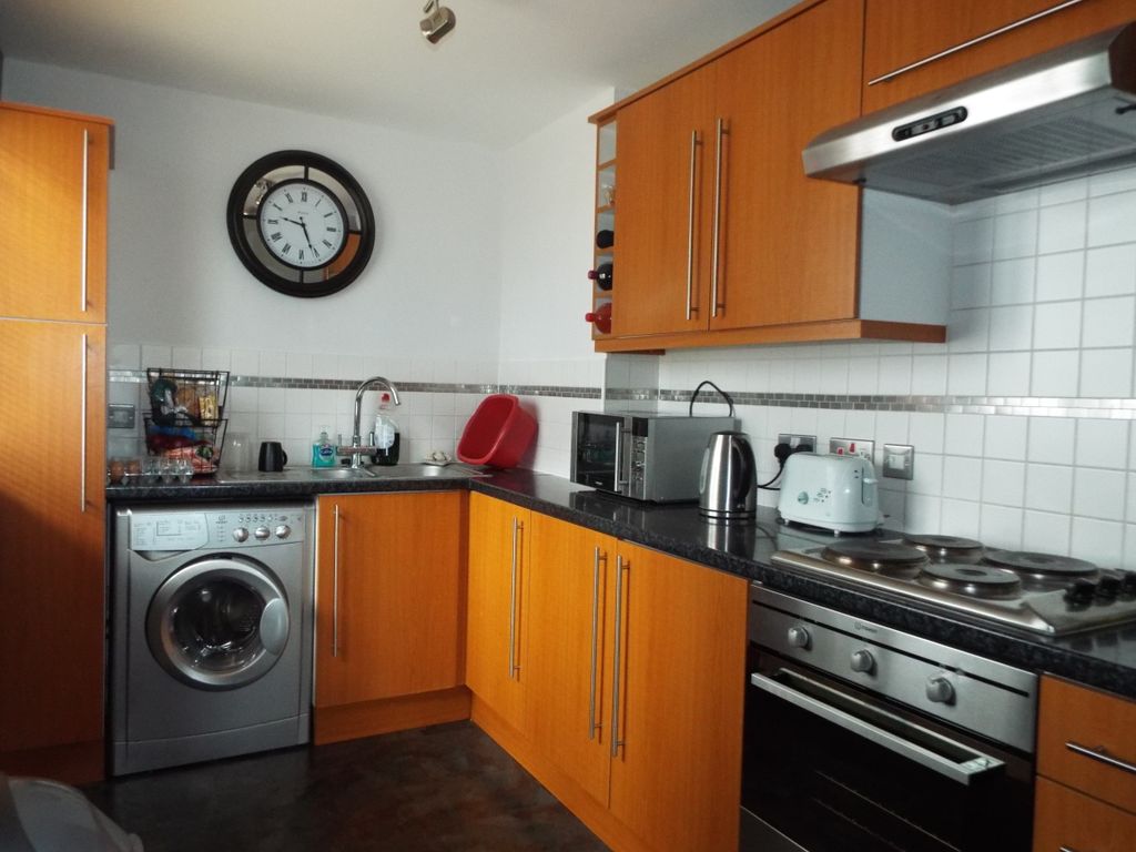 Property photo 2 of 6 Kitchen