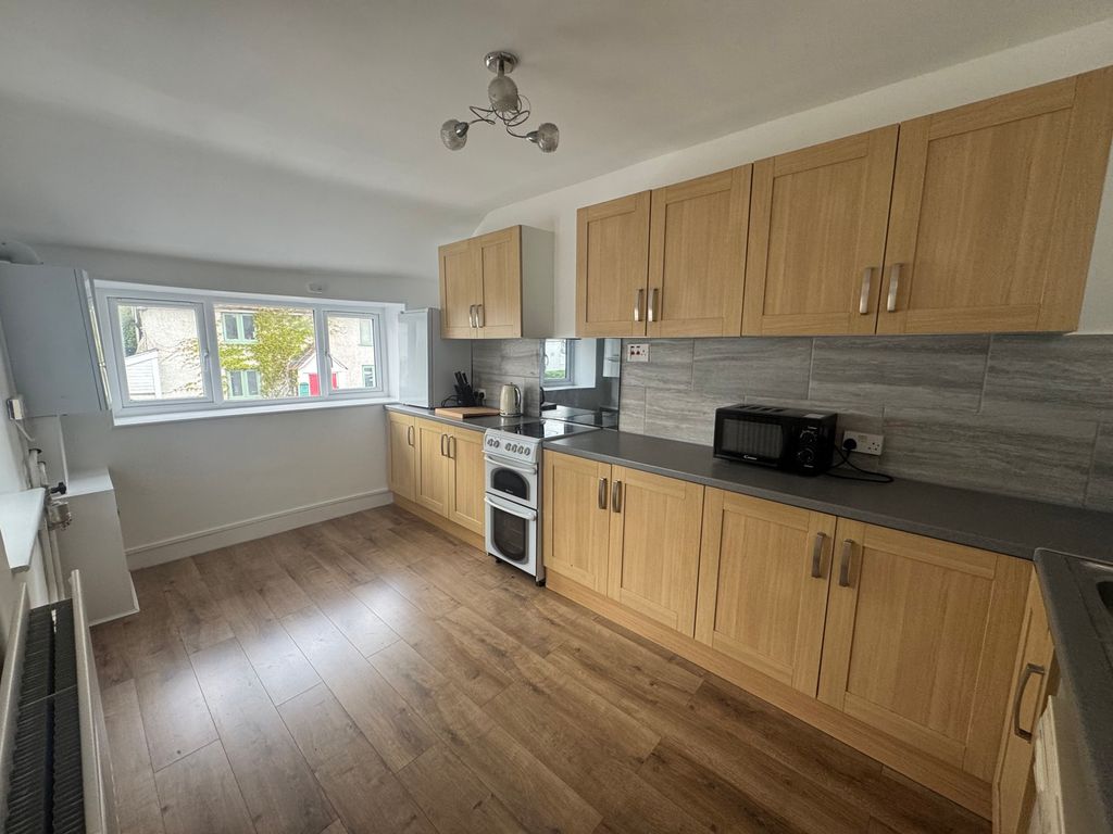 Property photo 2 of 6 Kitchen