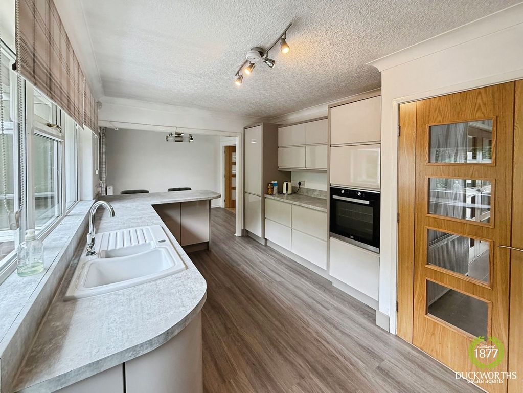 Property photo 2 of 32