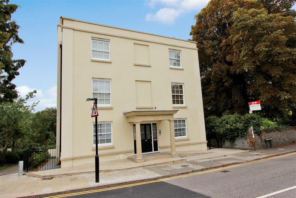 Property photo 1 of 9 Warwickhouse_1190.Jpg