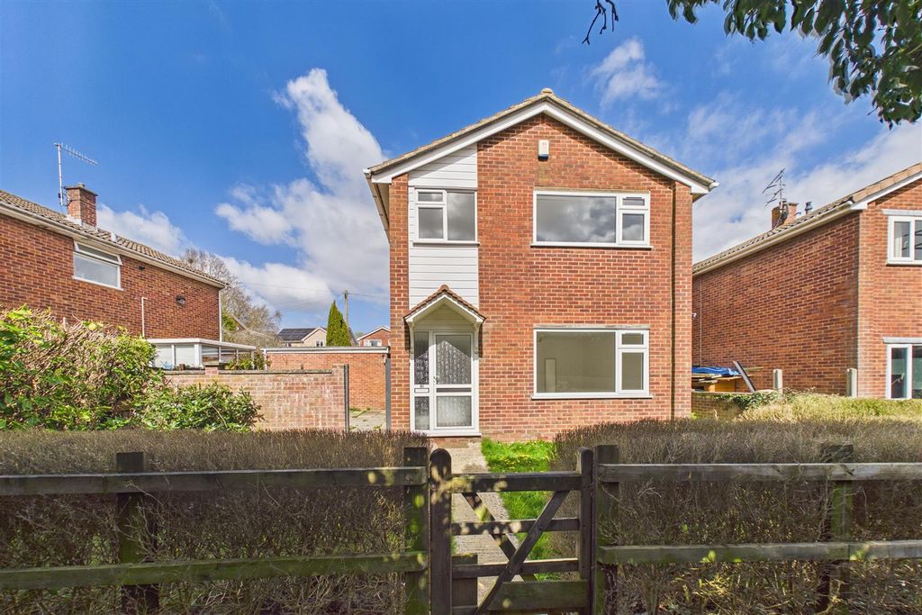 Property photo 3 of 42 48 The Beagles, Cashes Green, Stroud Gl5 4Se | Fre