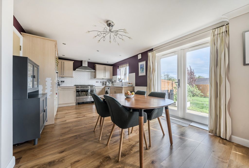 Property photo 2 of 22 Kitchen/Dining Area