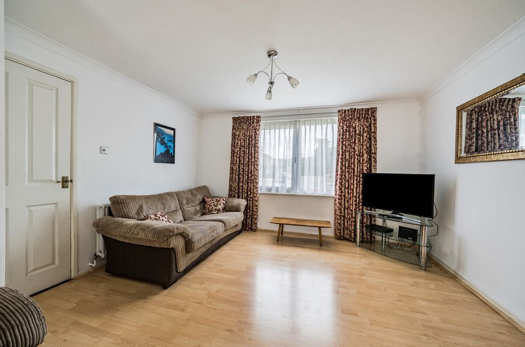 Property photo 2 of 17 1295924-18-683723...