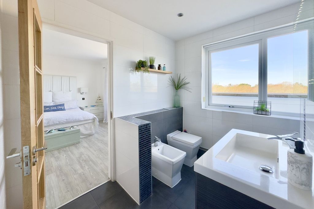 Additional image 14 of 3 bed flat for salePenthouse, West Cliff Road, West Cliff, Bournemouth BH4