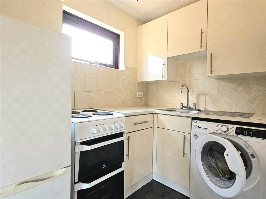 Property photo 3 of 14 Kitchen