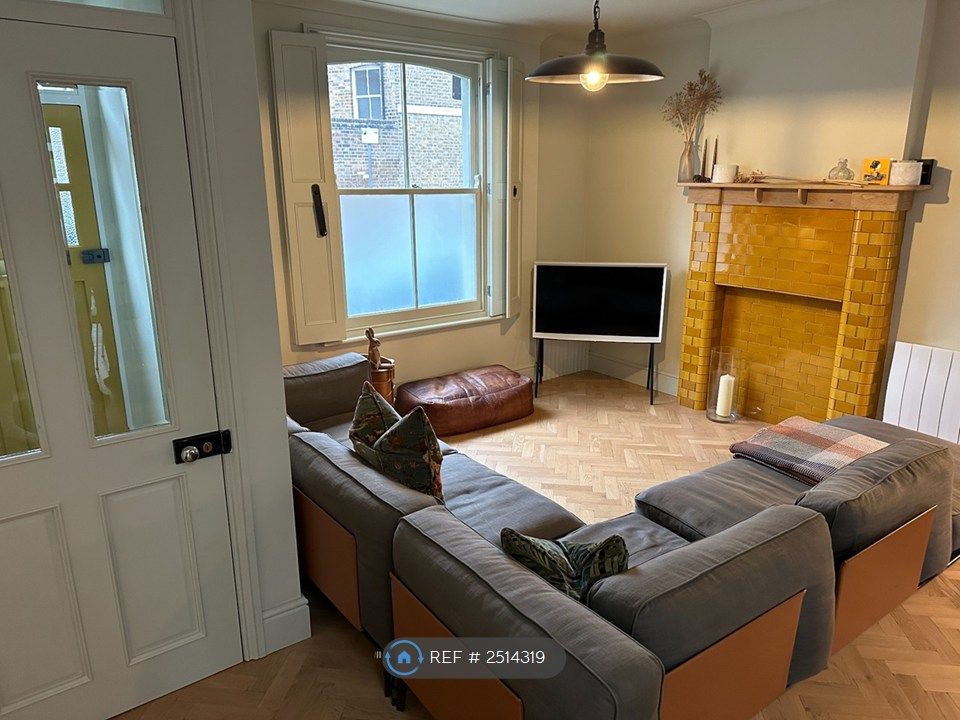 Property photo 2 of 16 Living Room
