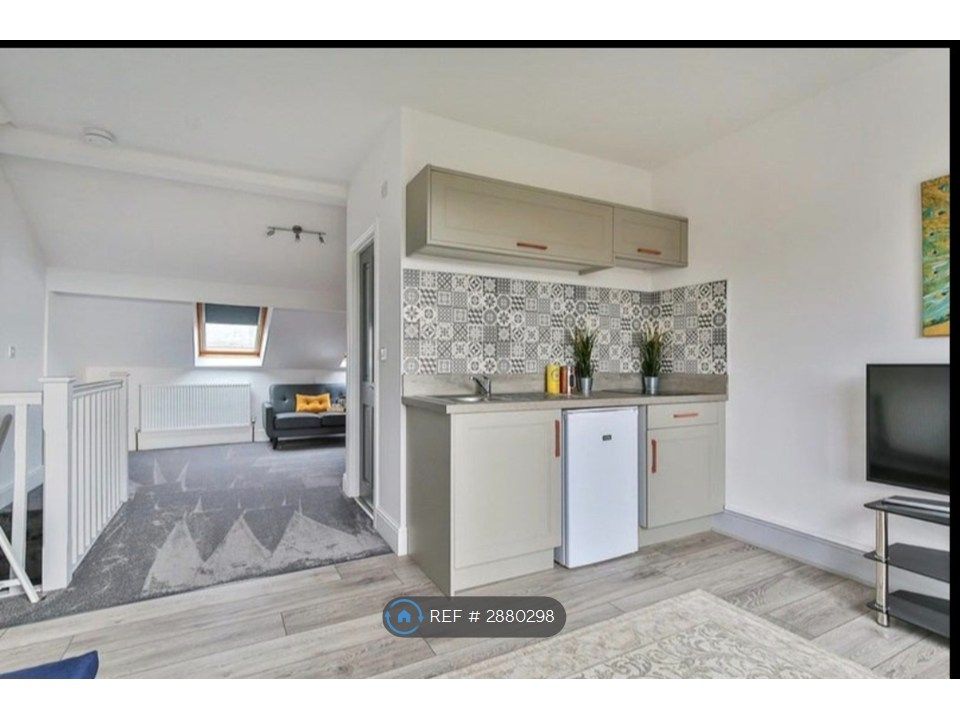Property photo 1 of 2