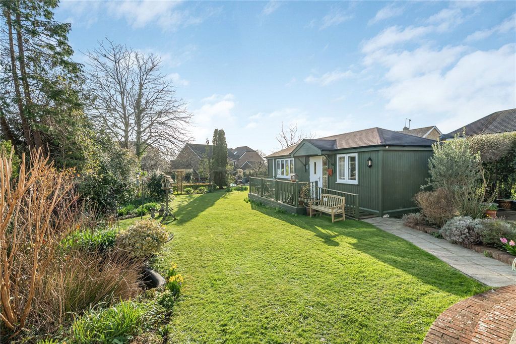 Property photo 2 of 27 Picture No. 35