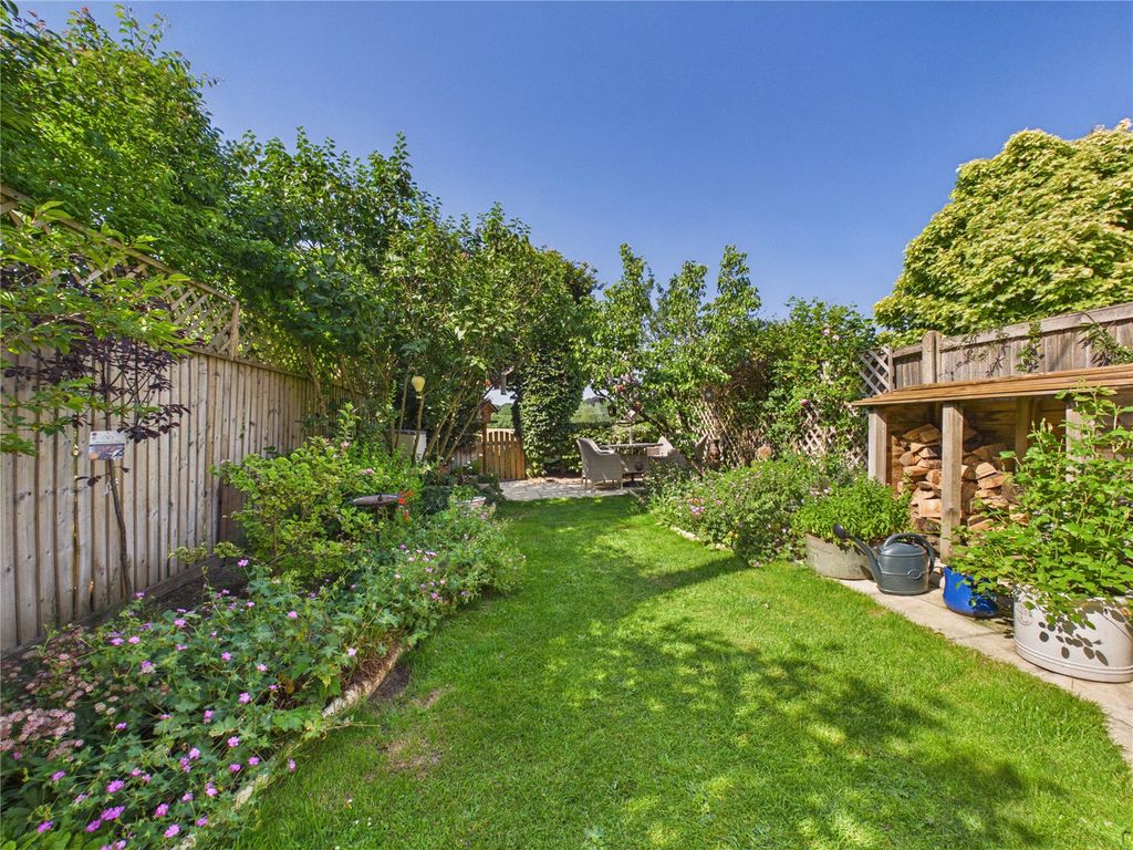 Property photo 2 of 27 Picture No. 25