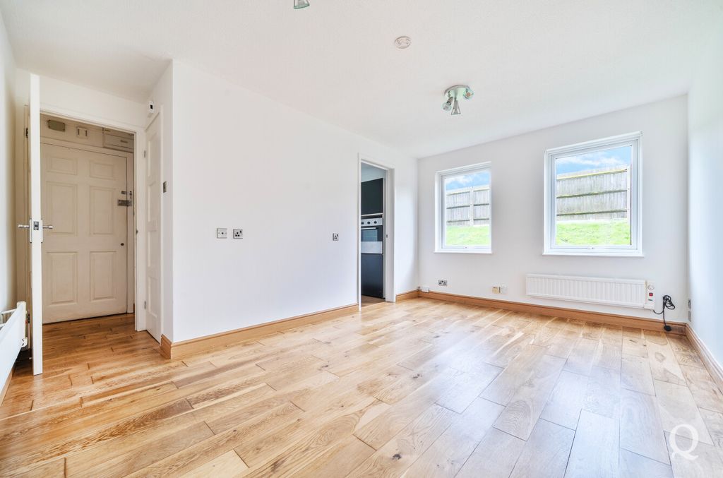 Property photo 2 of 17 75524455-B318-4A8...