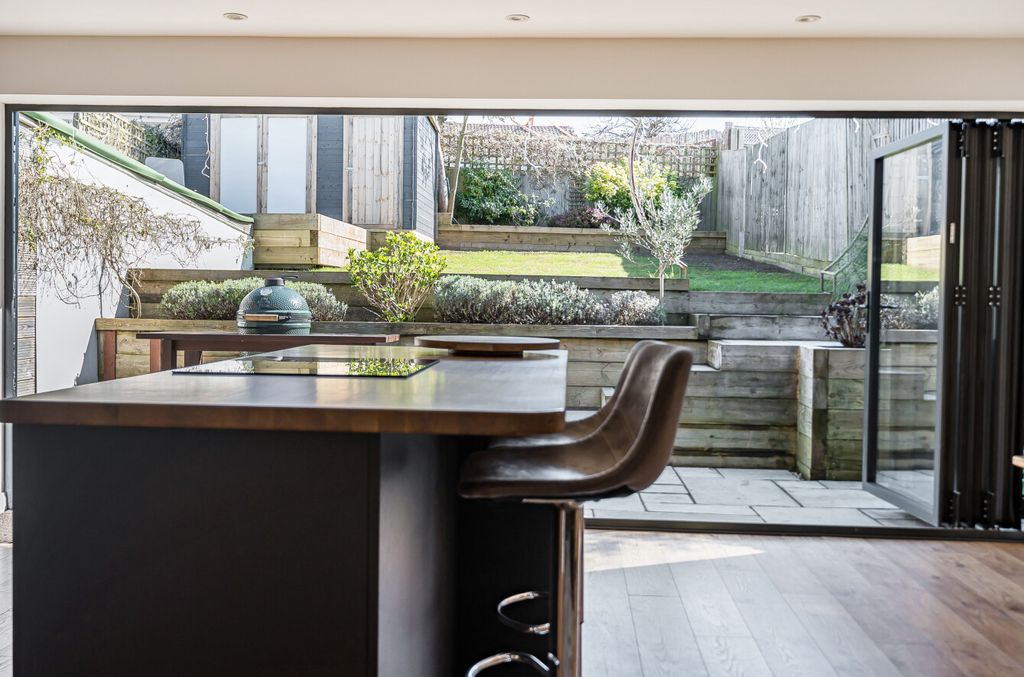 Property photo 3 of 12 1433310-13-69Bc26...