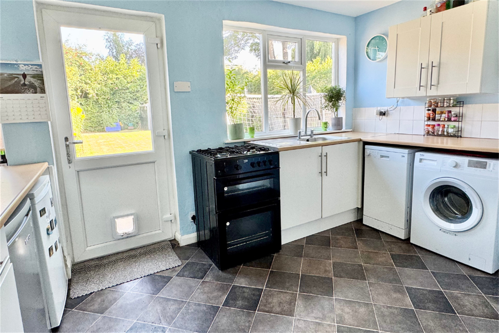 Property photo 3 of 22 Kitchen