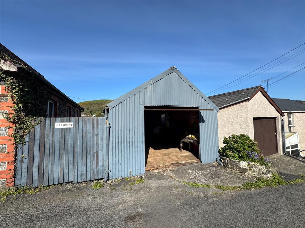 Property photo 2 of 5