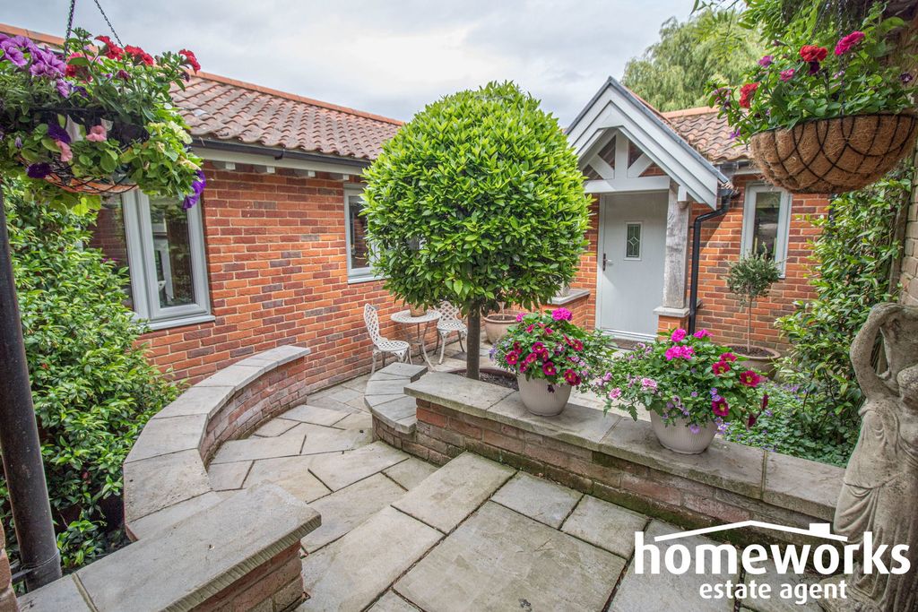 Property photo 3 of 39