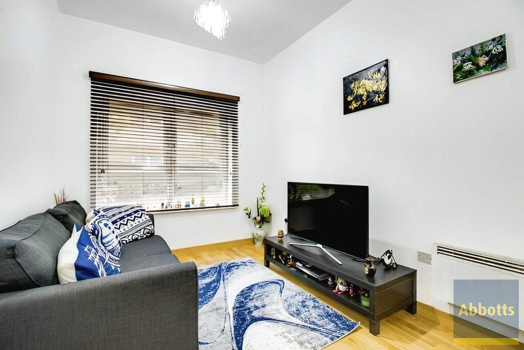 Property photo 2 of 12 Picture No. 11