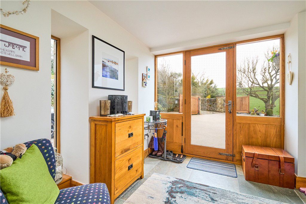 Property photo 3 of 33 Entrance Hall