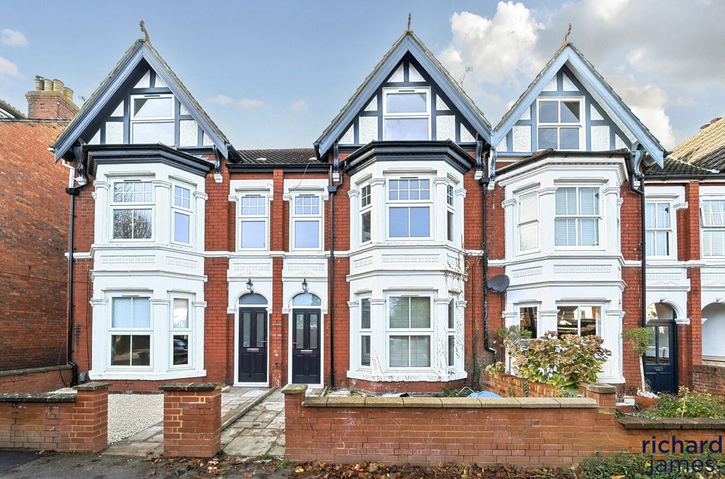 Property photo 1 of 17 Cbf97E8d286349648F9d878d779c6299