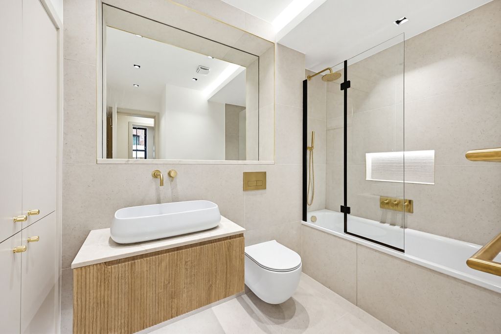 Property photo 3 of 13 Bathroom