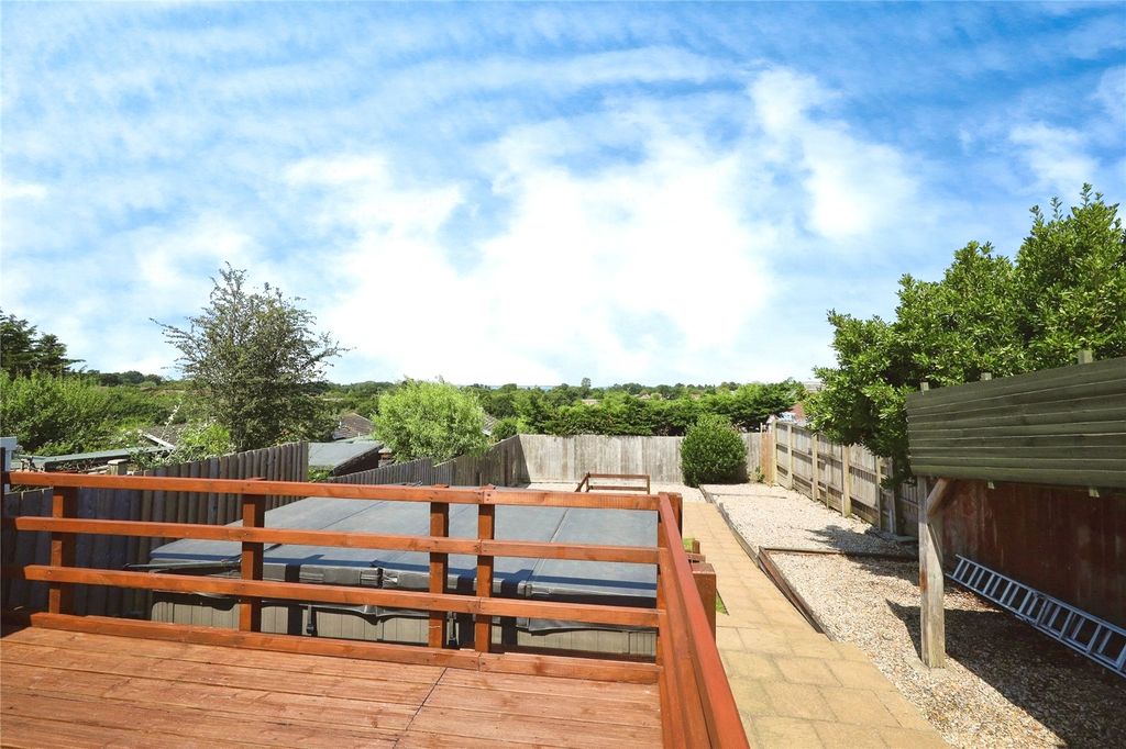 Property photo 2 of 17 Picture No. 14