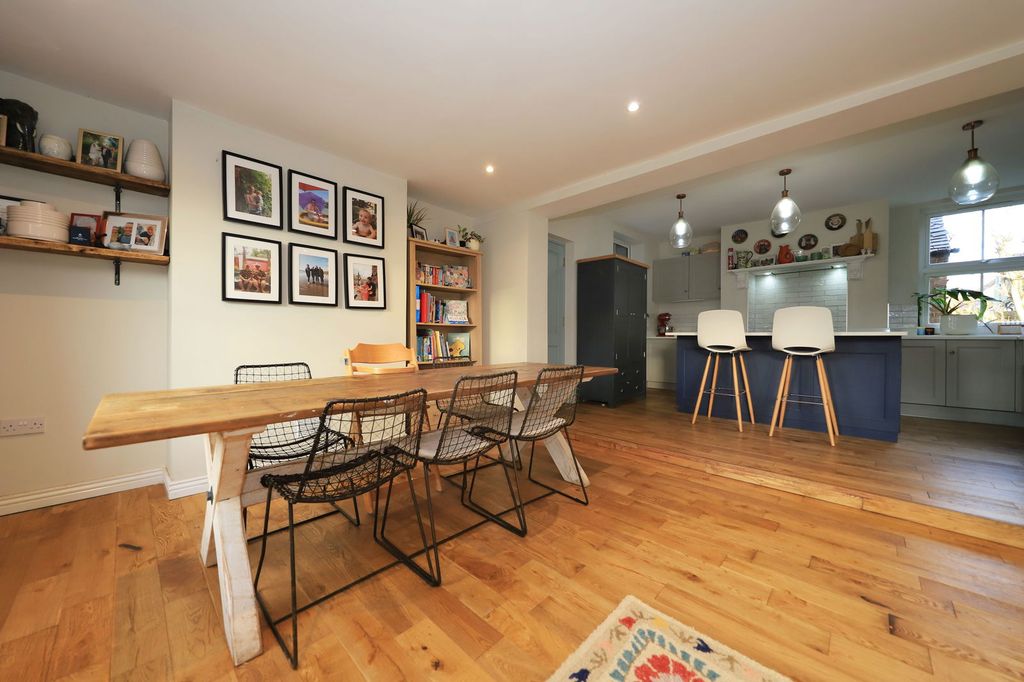 Property photo 3 of 39