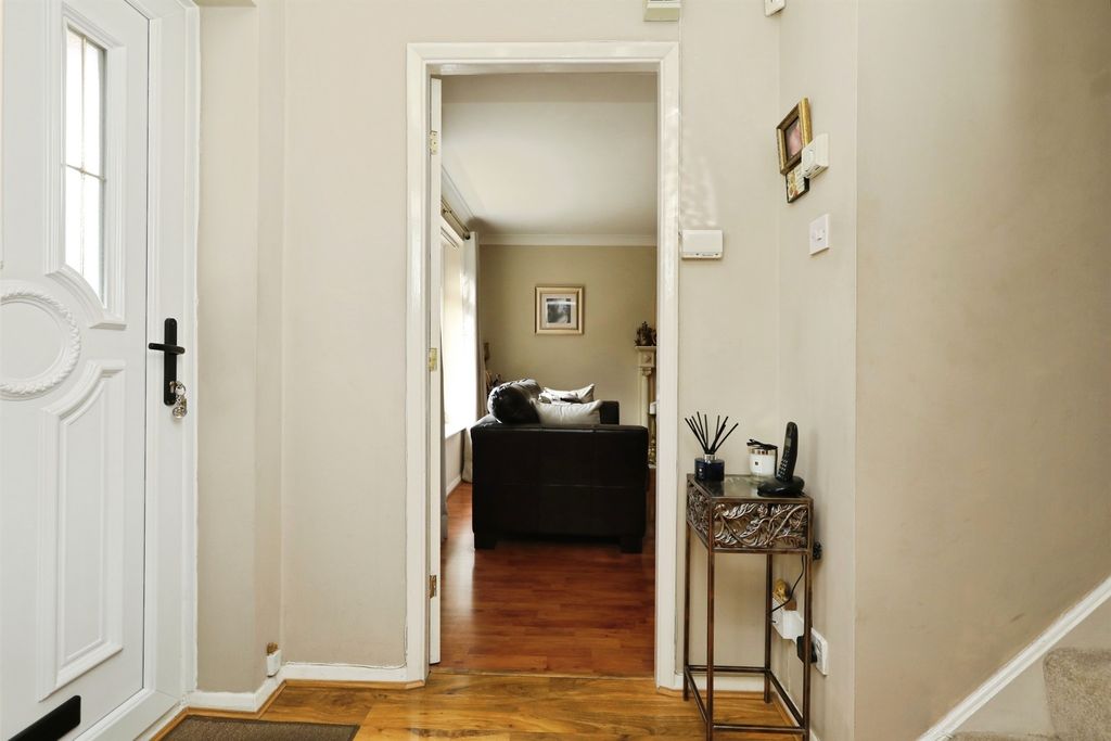 Property photo 2 of 20