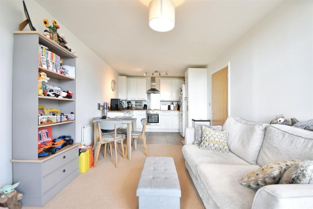 Property photo 2 of 11