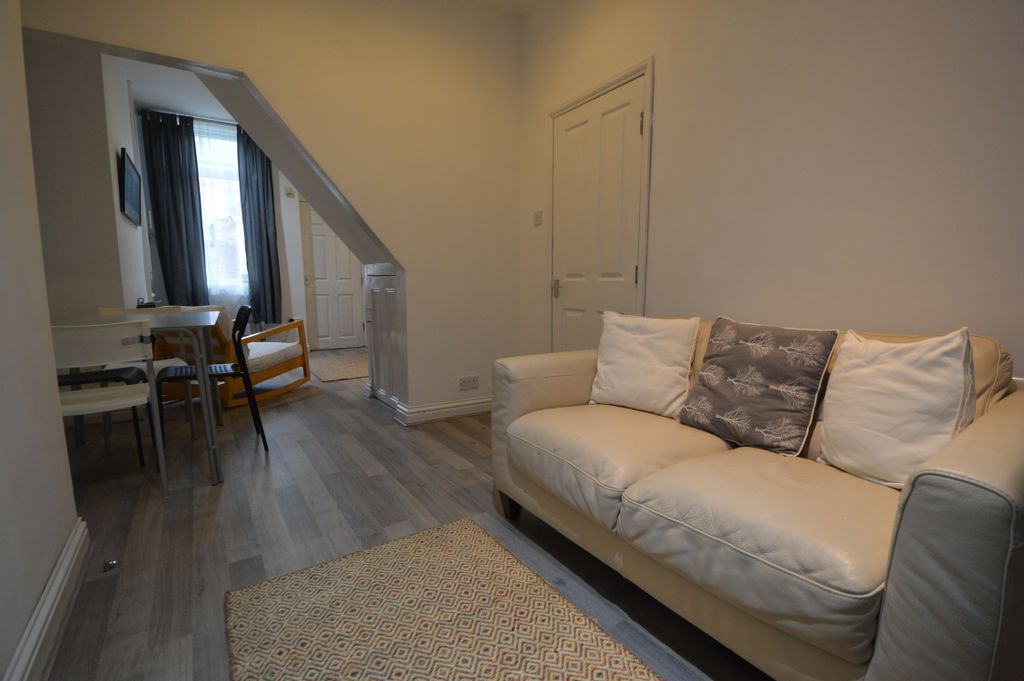 Property photo 1 of 10 Lounge