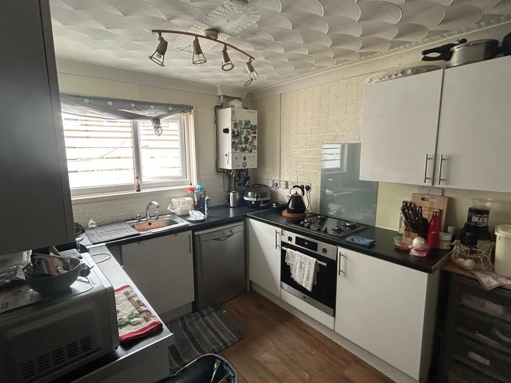 Property photo 3 of 4 Kitchen
