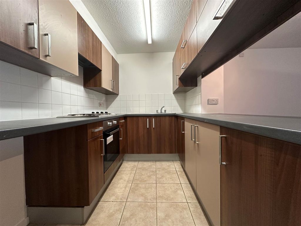 Property photo 2 of 8 Kitchen