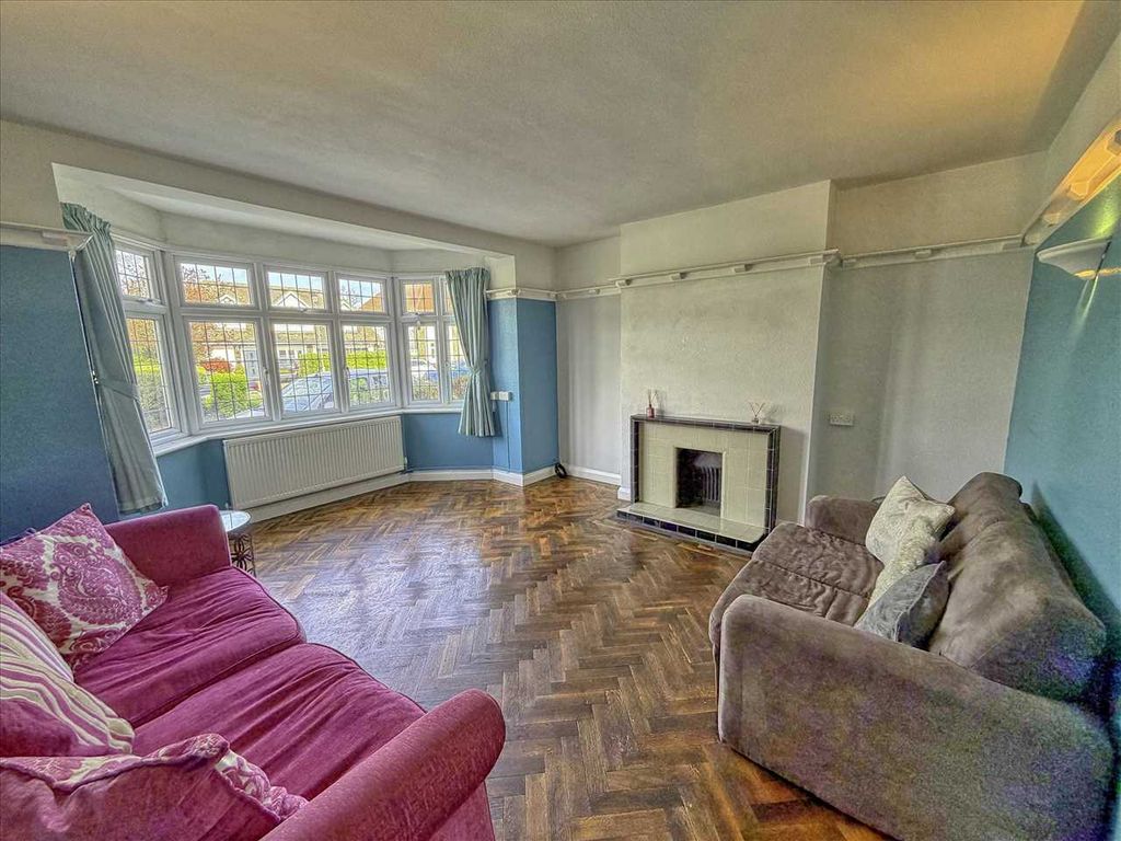 Additional image 4 of 3 bed flat for saleEton Court, 11 Eton Road, Frinton On Sea CO13