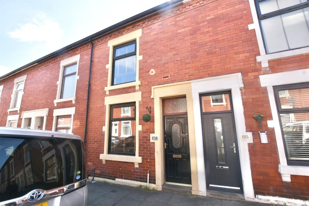 Property photo 1 of 19 External