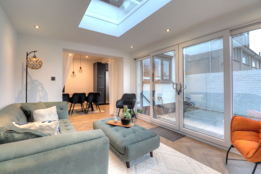 Property photo 2 of 23