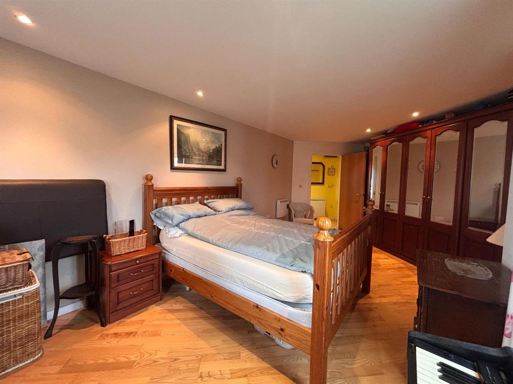 Additional image 12 of 2 bed flat for salePentre Doc Y Gogledd, Llanelli SA15