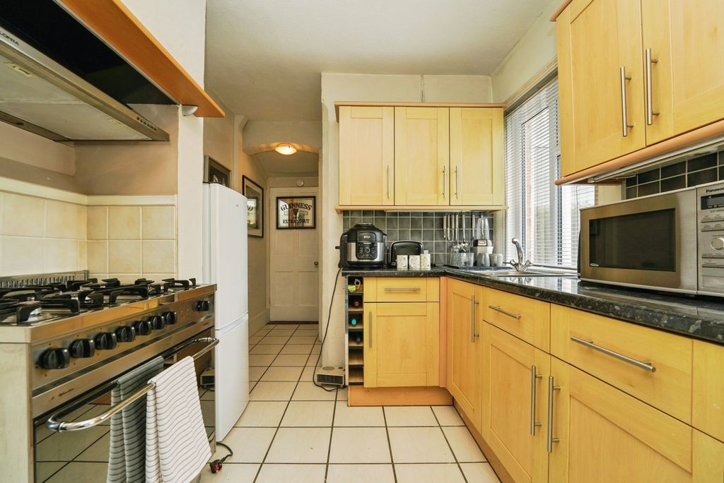 Property photo 2 of 17 Kitchen
