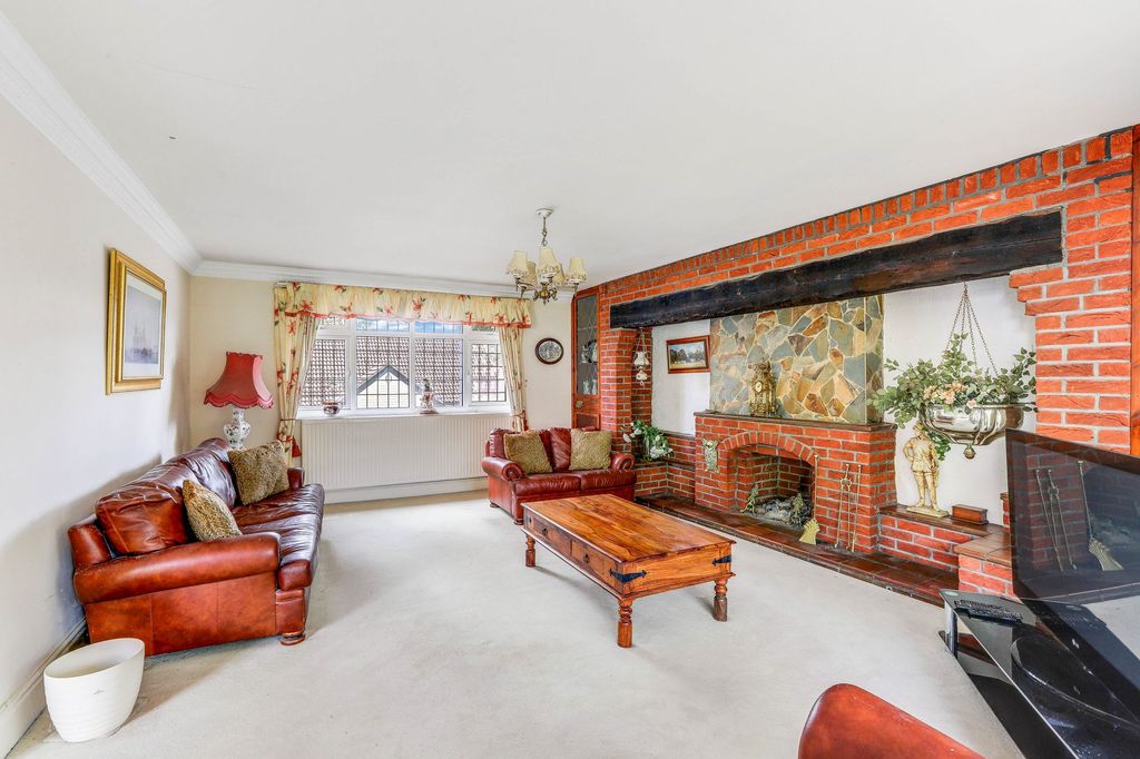 Property photo 2 of 19