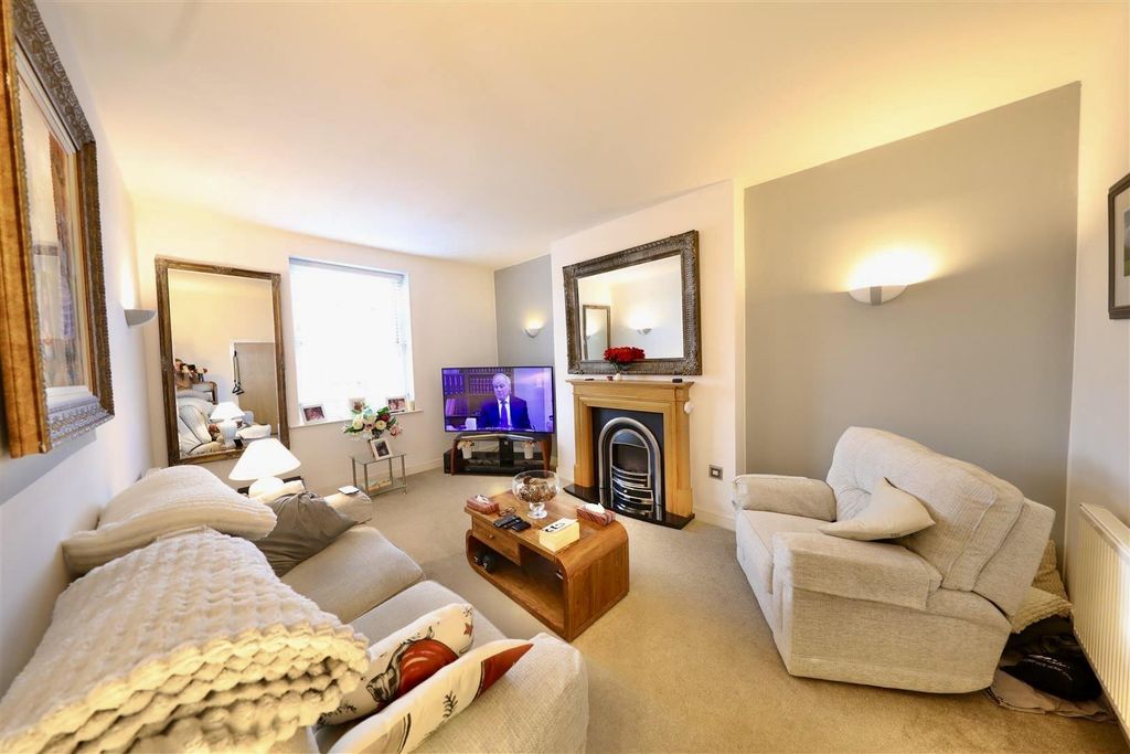 Property photo 2 of 17 Living Room