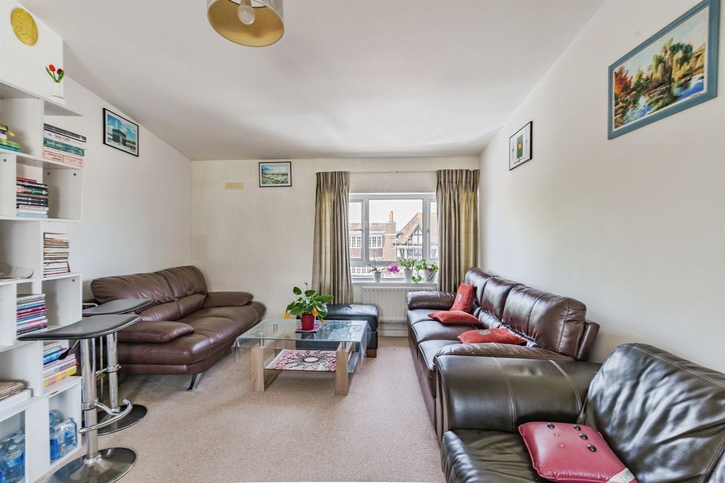 Property photo 2 of 12
