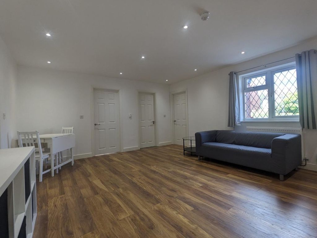 Property photo 1 of 9 Photo 0